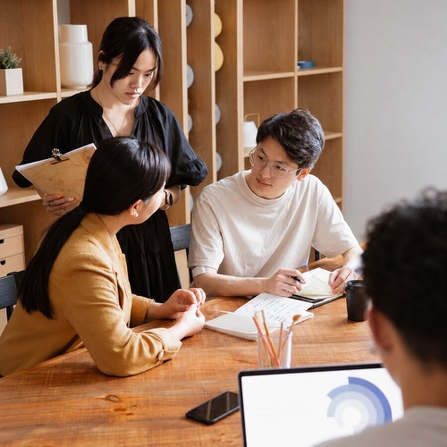 反应太快的时候：看见触发、解释与可改变的工作条件