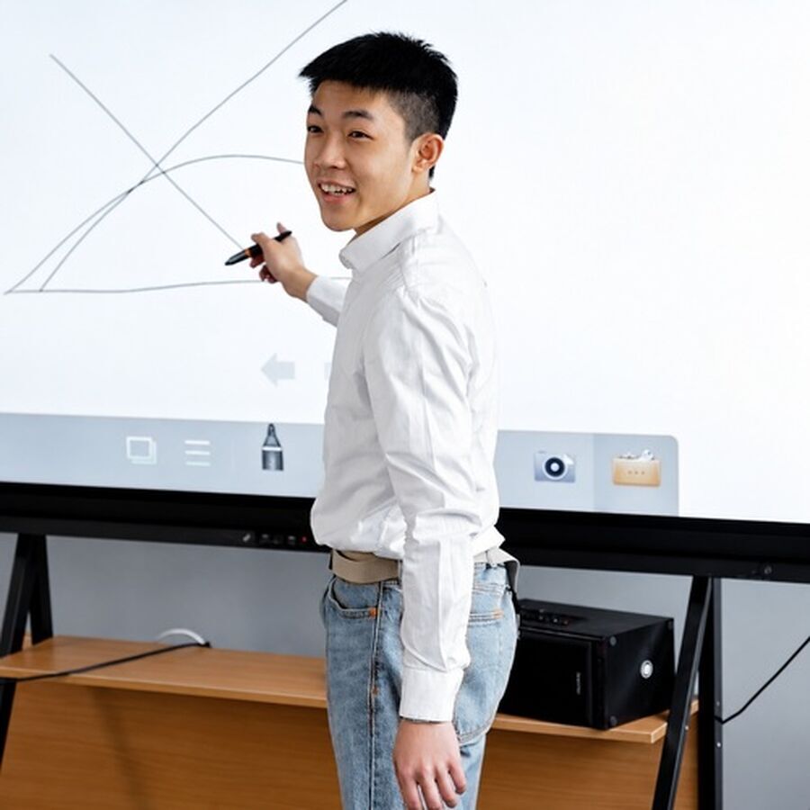 临时被点名发言怎么办：用四段结构守住重点与事实