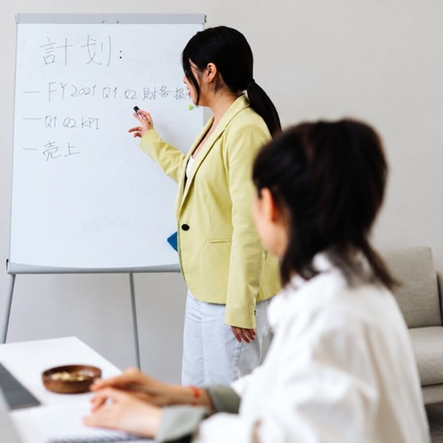 清洁语言进入企业教练：保留客户的词，不替他解释