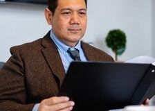 不再逐项盯住：把检查点设计成真正的自主工作缩略图