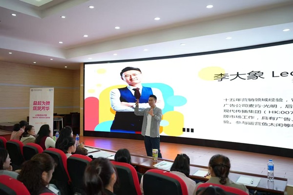 大厂直播带货讲师李大象:每天教人拍视频搞钱,教练技术究竟帮我解决了什么痛点?(原文插图)