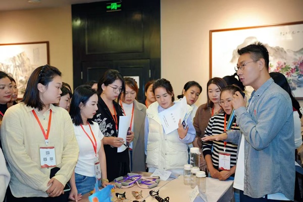 大厂直播带货讲师李大象:每天教人拍视频搞钱,教练技术究竟帮我解决了什么痛点?(原文插图)